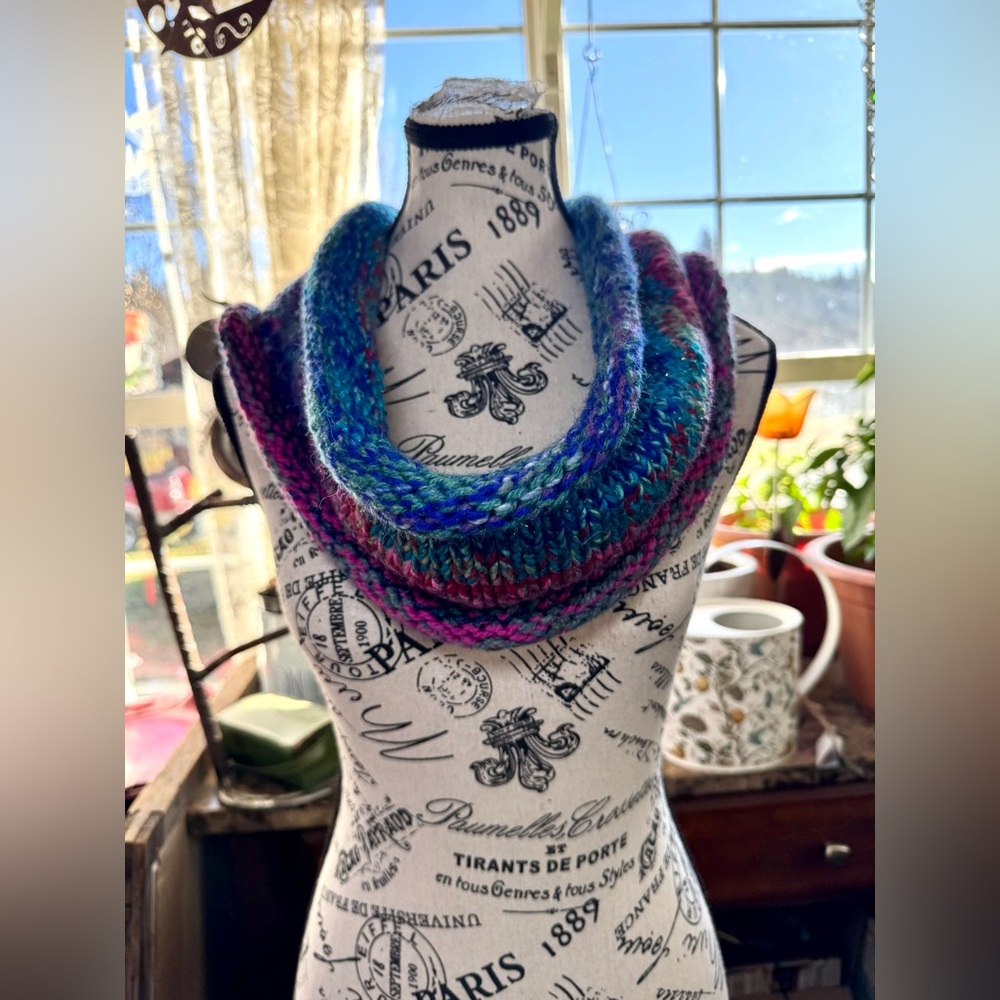 Hand Crafted Multicolor Knit Scarf - Picture 4 of 16
